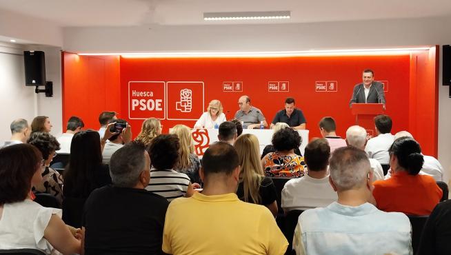 Fernando Sabés se dirige a los asistentes al Comité Provincial del PSOE.