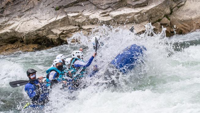 Los deportes en aguas bravas forman parte de la amplia oferta del turismo de aventura de la provincia.