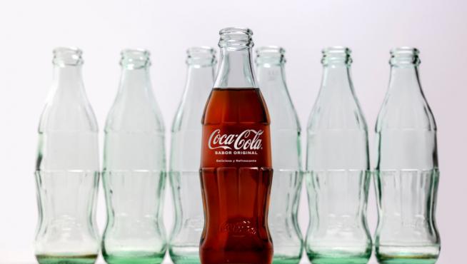 La botella de vidrio de Coca-Cola es el envase más sostenible, al ser retornable con hasta 25 vidas.