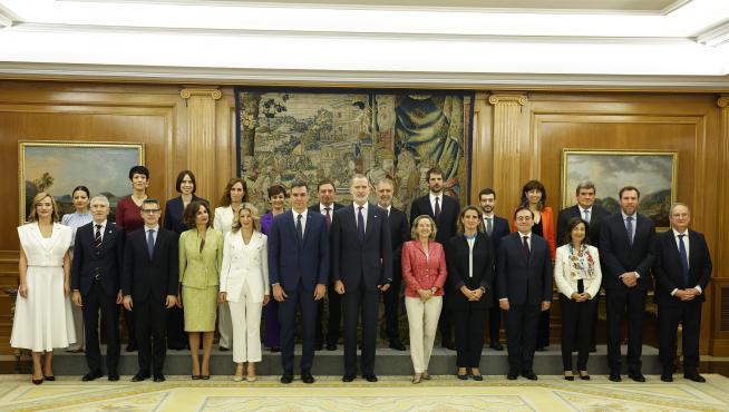 Los 22 ministros del nuevo gabinete de Pedro Sánchez han prometido este martes su cargo ante el Rey.
