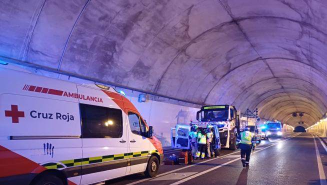 Simulacro de accidente este martes, en el interior del túnel de Campo.