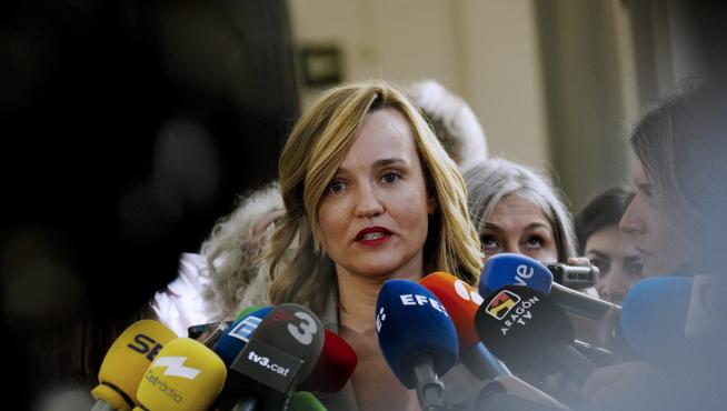Pilar Alegría hace declaraciones después de la reunión mantenida con Pedro Sánchez.
