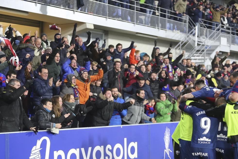 Victoria del Huesca ante el Betis (2-1)
