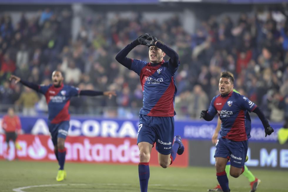 Victoria del Huesca ante el Betis (2-1)