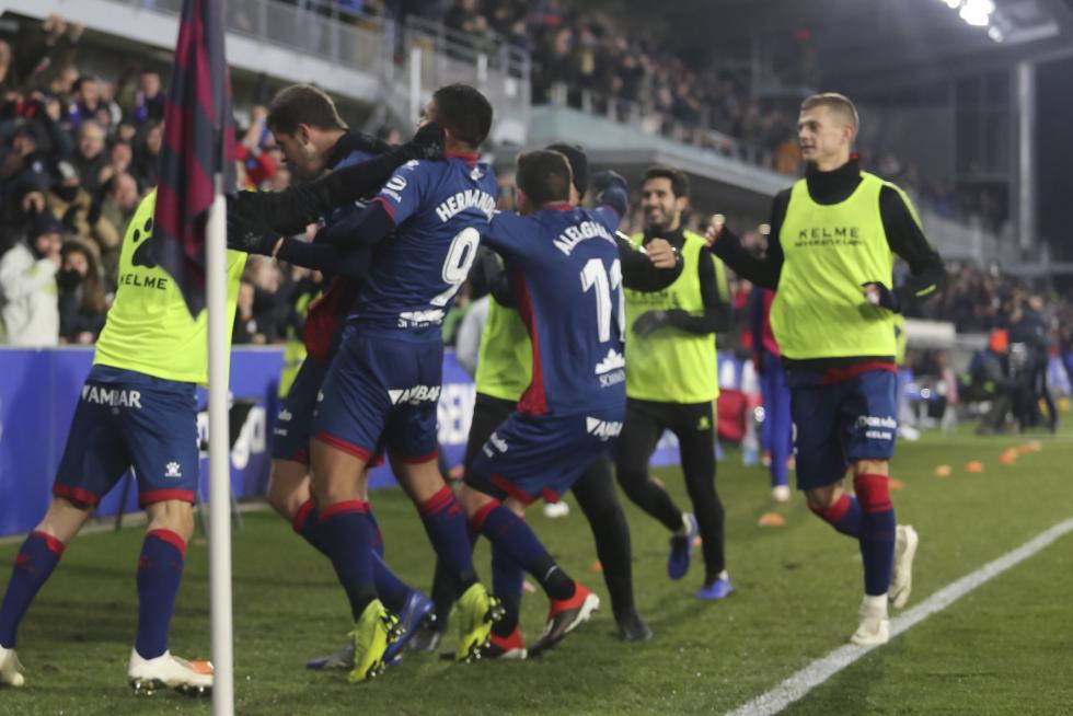 Victoria del Huesca ante el Betis (2-1)