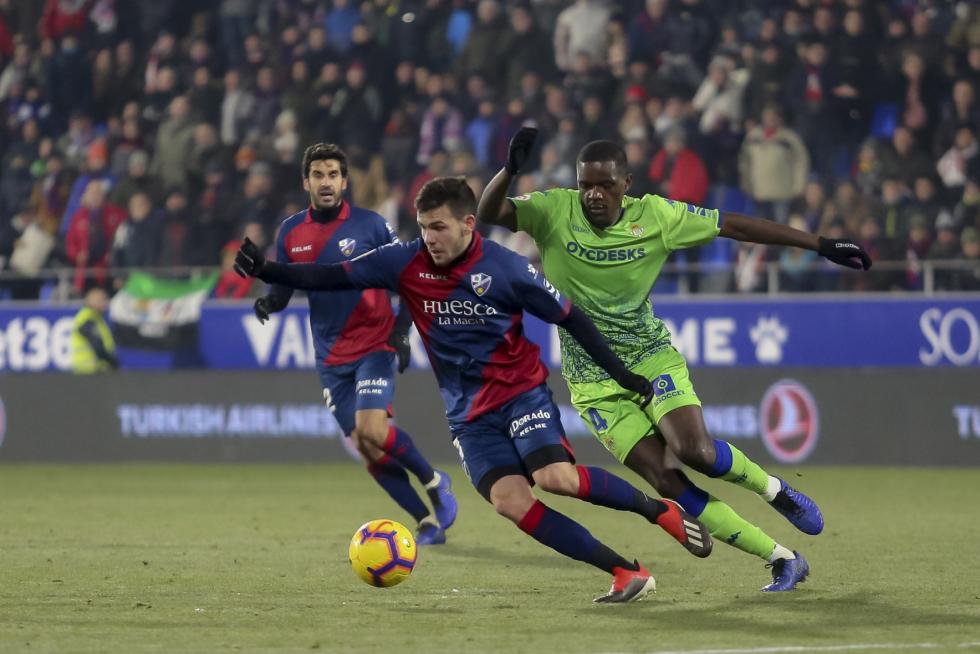 Victoria del Huesca ante el Betis (2-1)