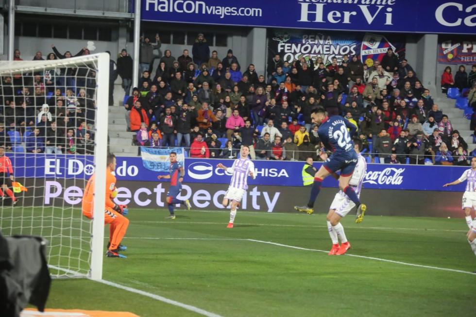 Gran victoria del Huesca ante el Valladolid (4-0)