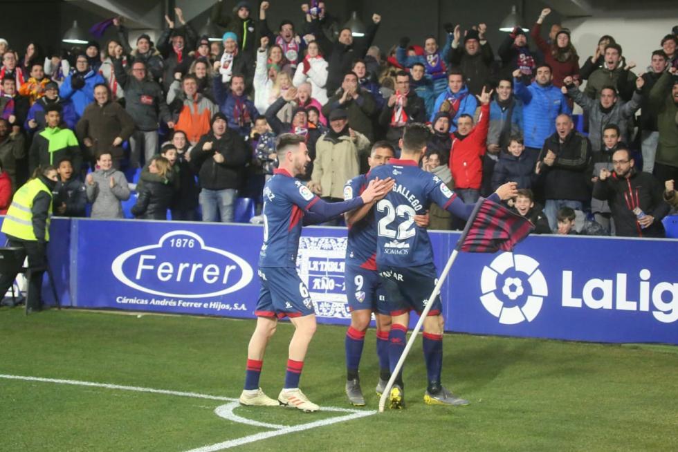 Gran victoria del Huesca ante el Valladolid (4-0)