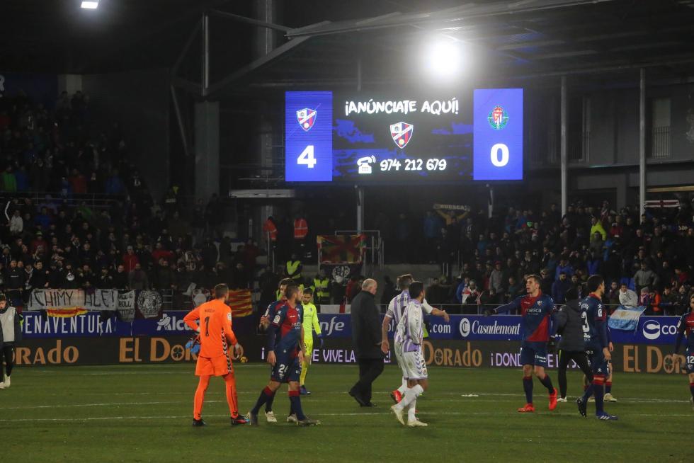 Gran victoria del Huesca ante el Valladolid (4-0)