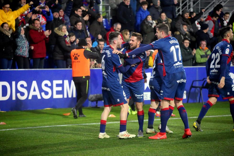 Gran victoria del Huesca ante el Valladolid (4-0)