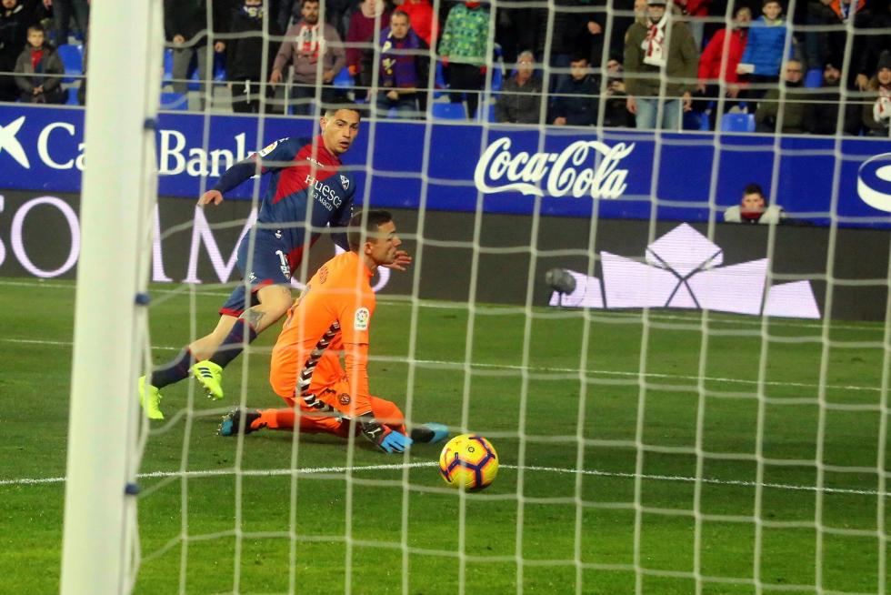 Gran victoria del Huesca ante el Valladolid (4-0)