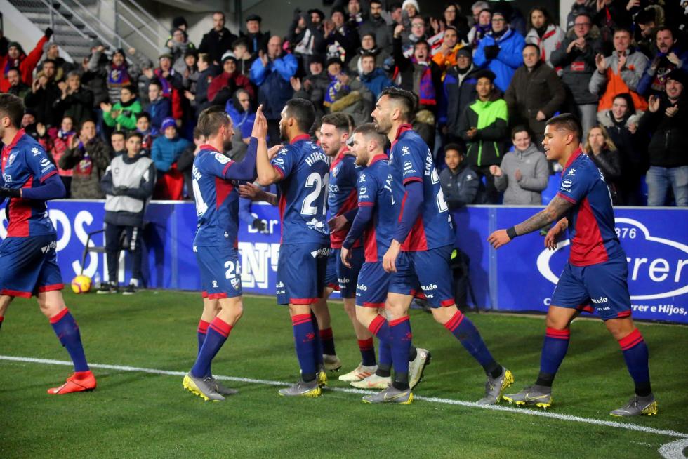 Gran victoria del Huesca ante el Valladolid (4-0)