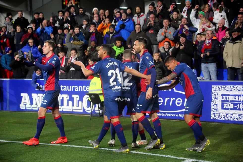 Gran victoria del Huesca ante el Valladolid (4-0)