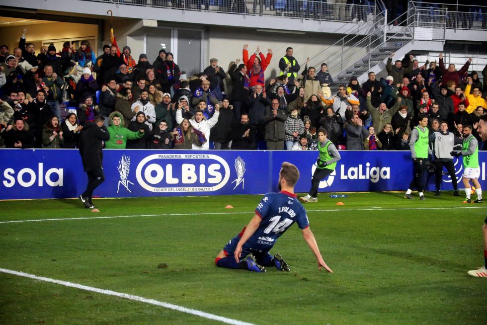 Gran victoria del Huesca ante el Valladolid (4-0)