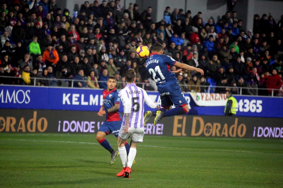 Gran victoria del Huesca ante el Valladolid (4-0)