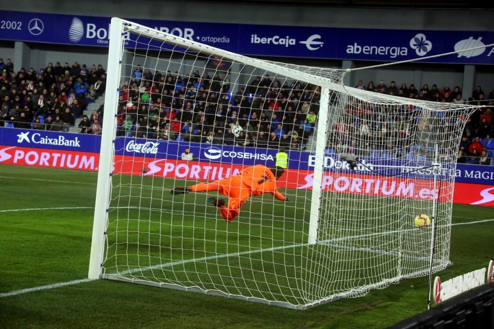 Gran victoria del Huesca ante el Valladolid (4-0)