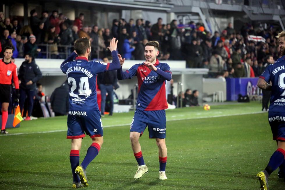 Gran victoria del Huesca ante el Valladolid (4-0)