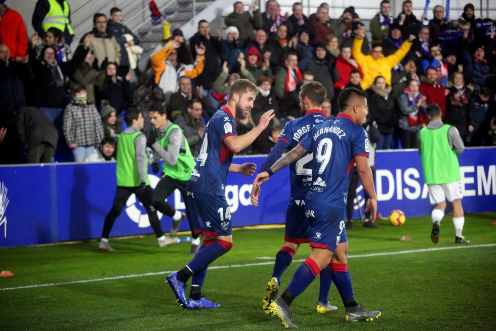 Gran victoria del Huesca ante el Valladolid (4-0)
