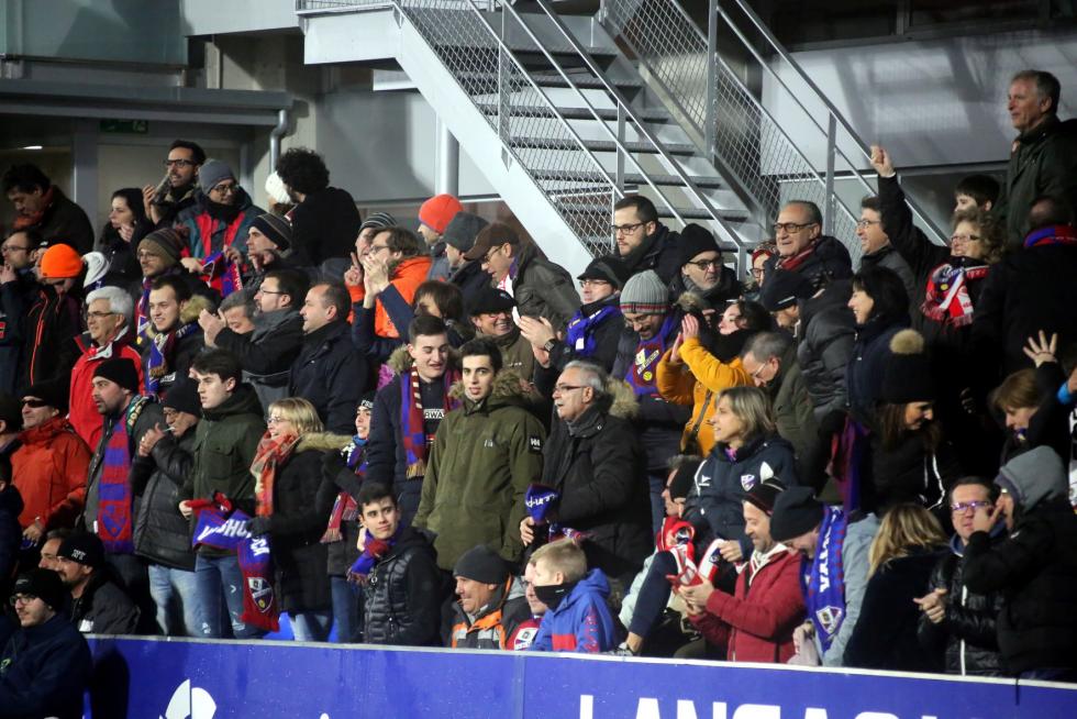 Gran victoria del Huesca ante el Valladolid (4-0)