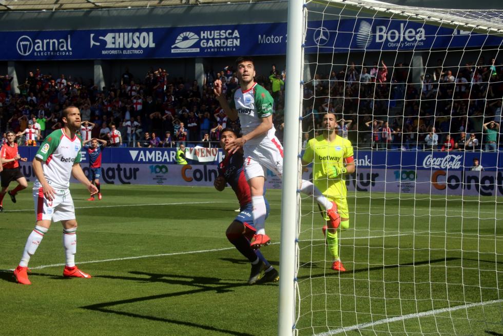El Huesca cae derrotado ante el Alavés