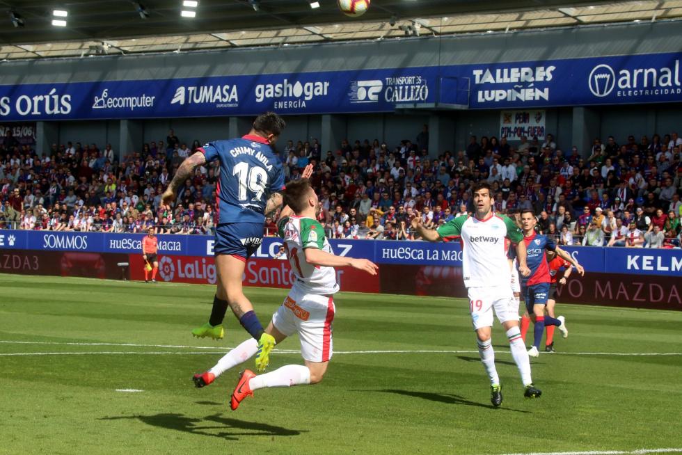 El Huesca cae derrotado ante el Alavés