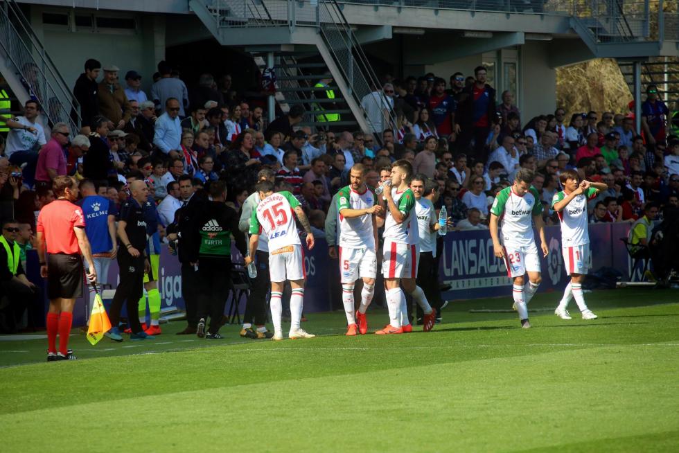 El Huesca cae derrotado ante el Alavés