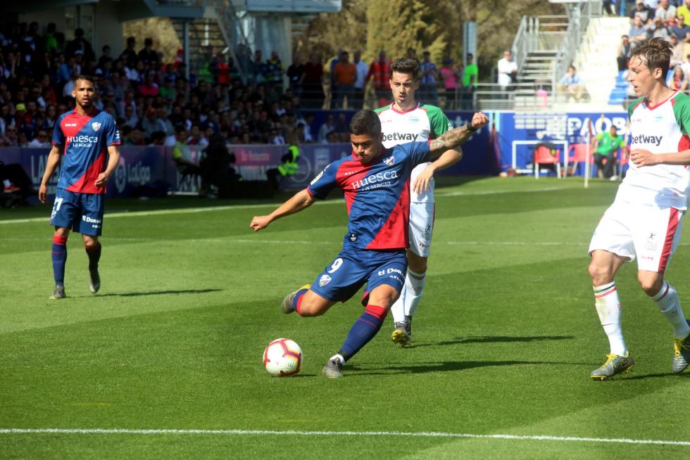El Huesca cae derrotado ante el Alavés