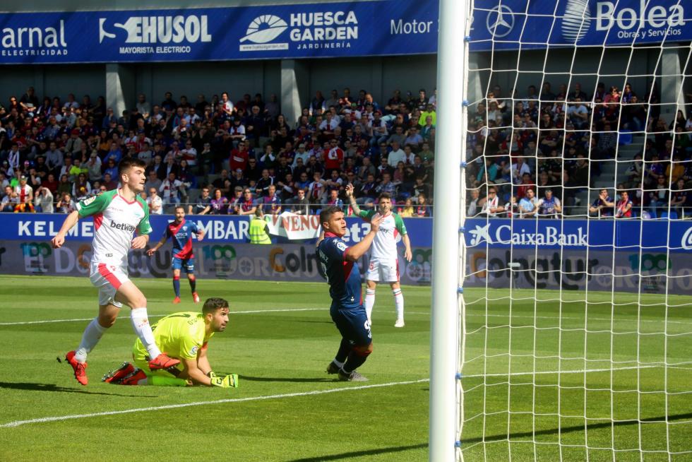 El Huesca cae derrotado ante el Alavés