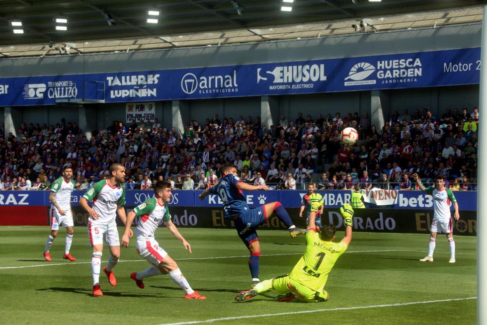 El Huesca cae derrotado ante el Alavés