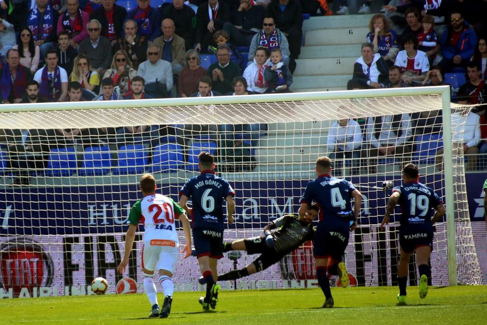 El Huesca cae derrotado ante el Alavés
