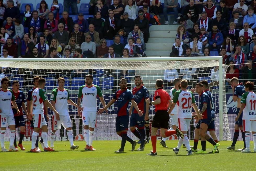 El Huesca cae derrotado ante el Alavés