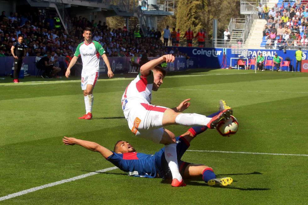El Huesca cae derrotado ante el Alavés