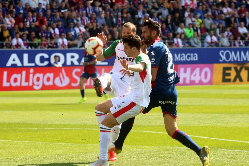 El Huesca cae derrotado ante el Alavés