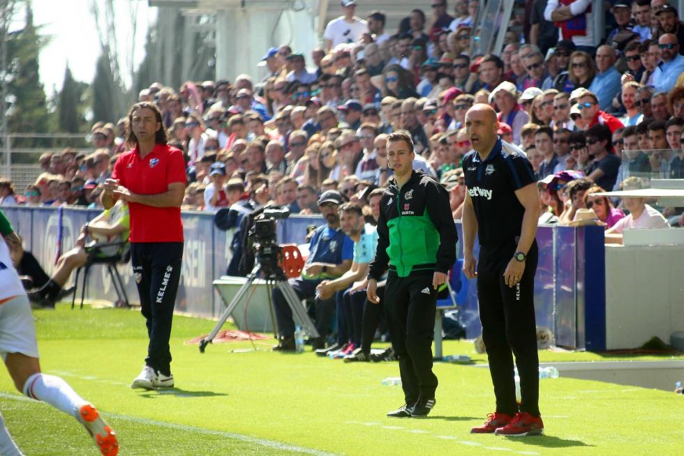 El Huesca cae derrotado ante el Alavés