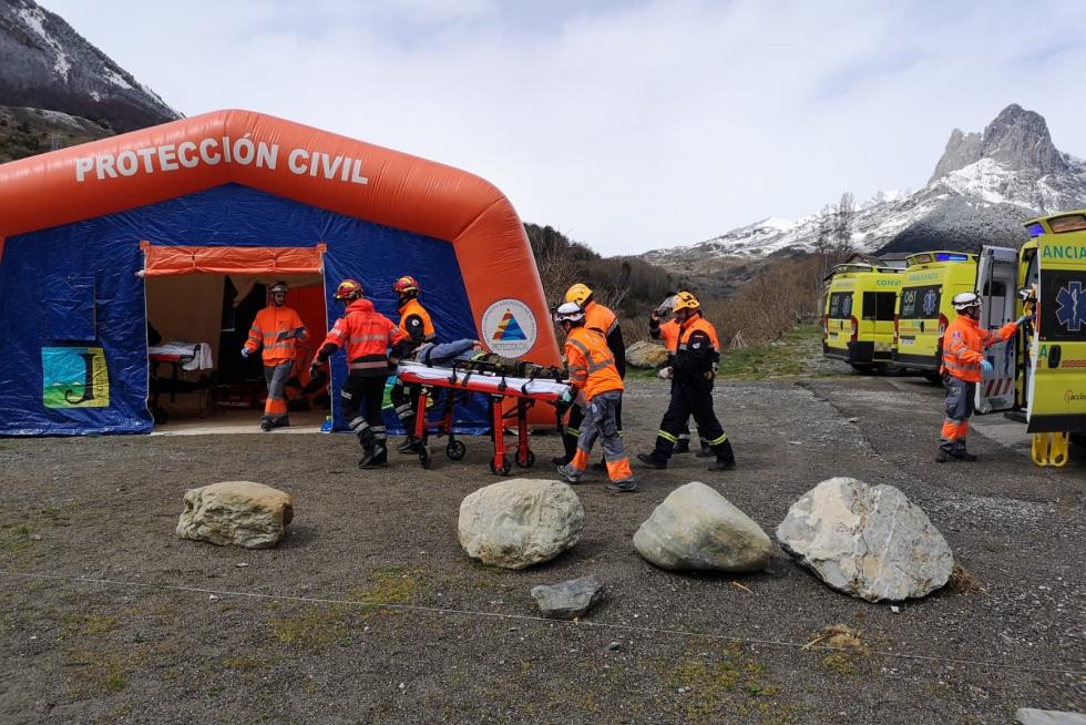 Simulacro de la UME en el Pirineo