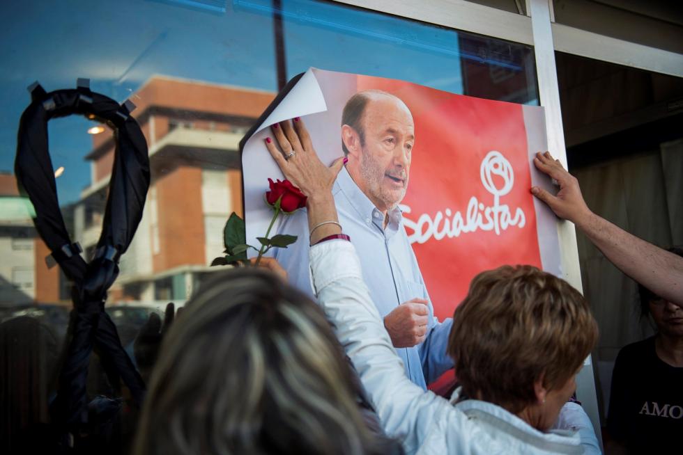 Imágenes de duelo y de la capilla ardiente de Alfredo Pérez Rubalcaba
