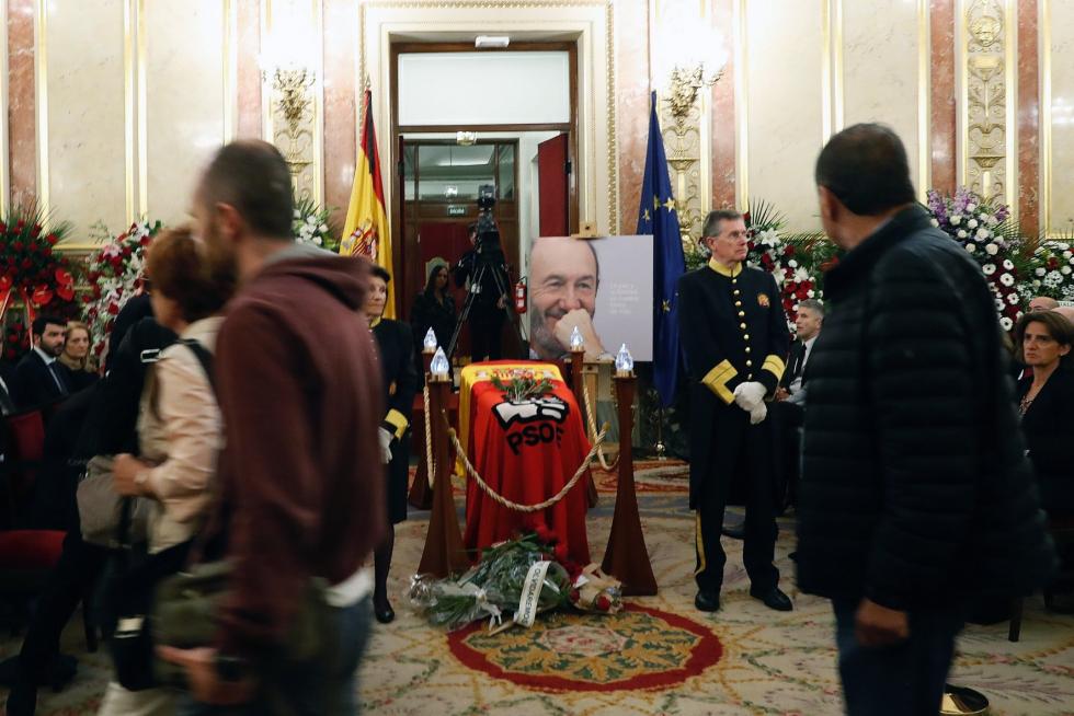 Imágenes de duelo y de la capilla ardiente de Alfredo Pérez Rubalcaba