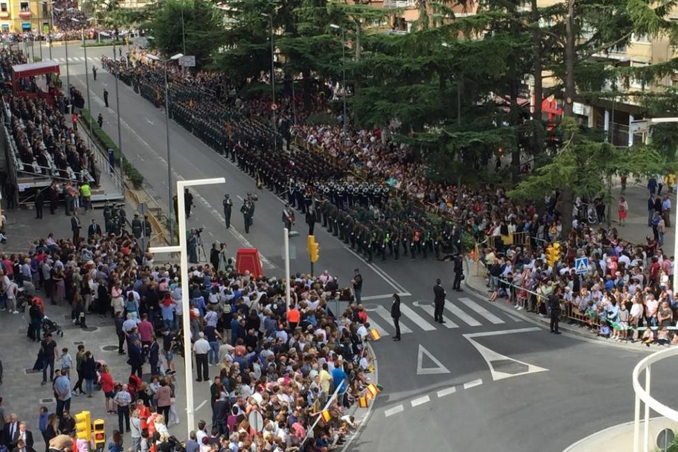 Desfile de la Guardia Civil en Huesca