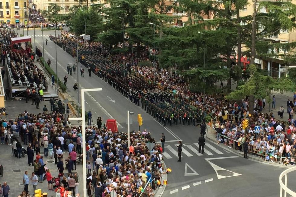 Desfile de la Guardia Civil en Huesca
