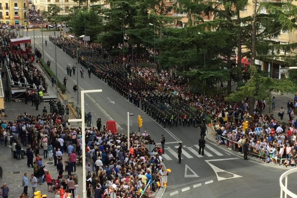 Desfile de la Guardia Civil en Huesca