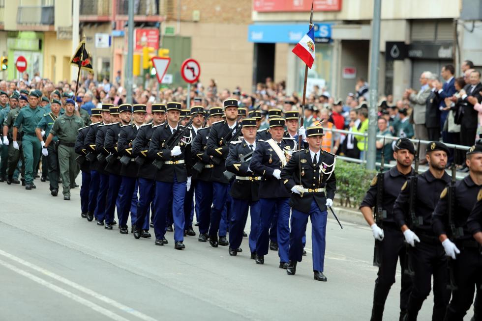 Desfile de la Guardia Civil en Huesca