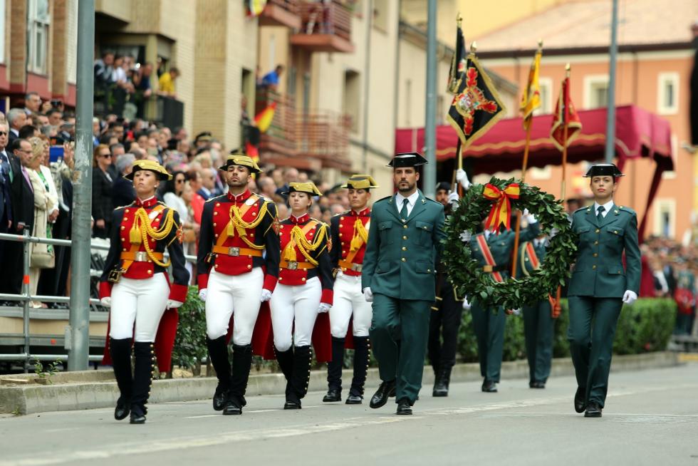 Desfile de la Guardia Civil en Huesca