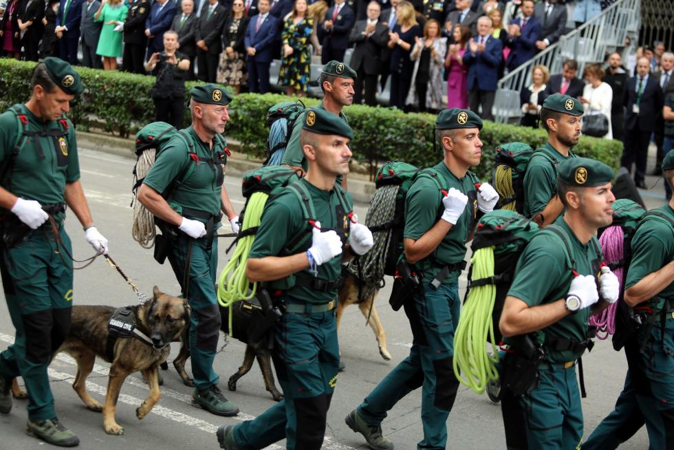 Desfile de la Guardia Civil en Huesca