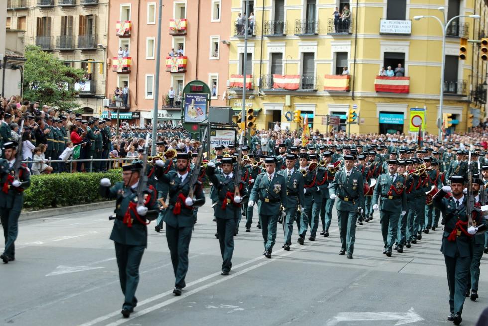 Desfile de la Guardia Civil en Huesca