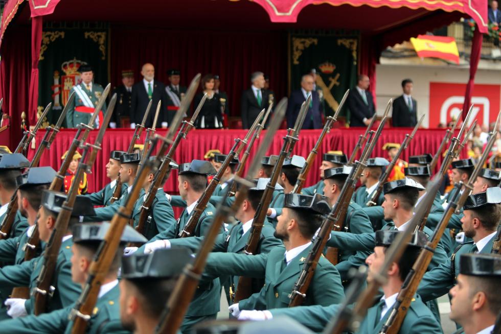 Desfile de la Guardia Civil en Huesca