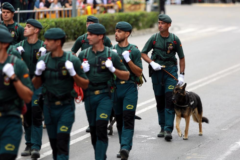 Desfile de la Guardia Civil en Huesca