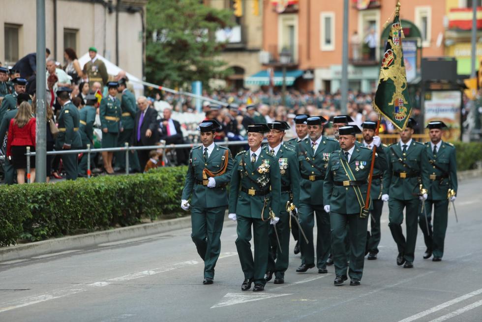 Desfile de la Guardia Civil en Huesca
