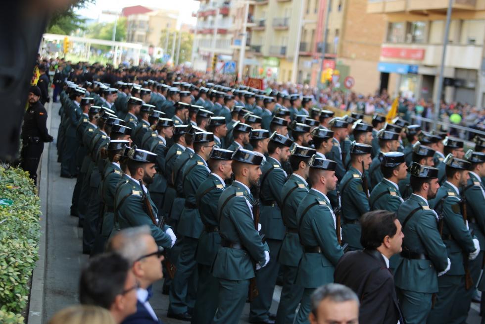 Desfile de la Guardia Civil en Huesca