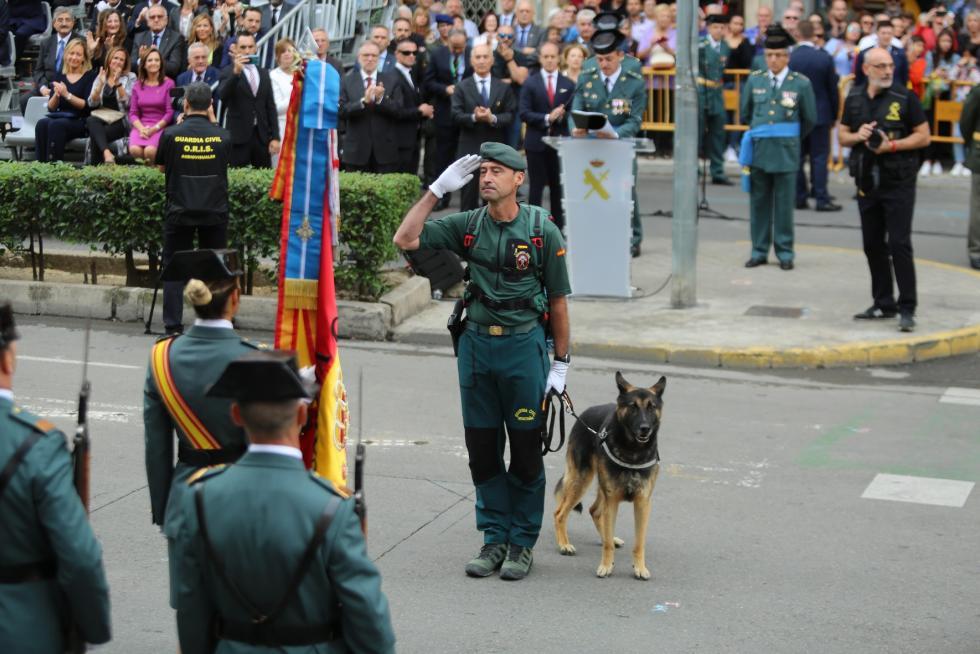 Desfile de la Guardia Civil en Huesca
