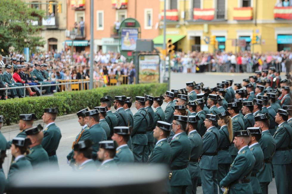 Desfile de la Guardia Civil en Huesca